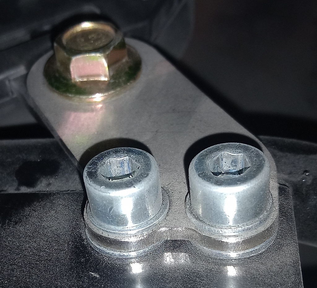 Retainting tab seatbelt guide